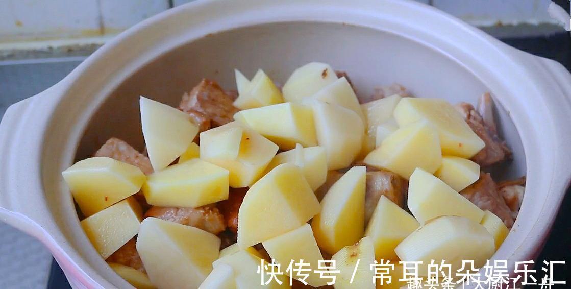 炖排骨|排骨不管怎么做，切记不要直接焯水，教你饭店做法，不腥还不柴