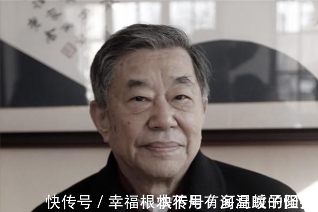 老舍&父亲老舍投湖自尽,他在公园陪遗体坐了一天,一生夹着尾巴做人