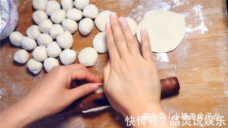 饺子皮别再包饺子了，教你做一道养胃的早餐，老公给100个赞