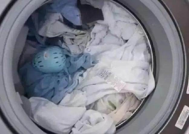 睡眠质量|洗床单时水里倒一碗“它”,不管床单多脏多旧,洗完立马干净如新