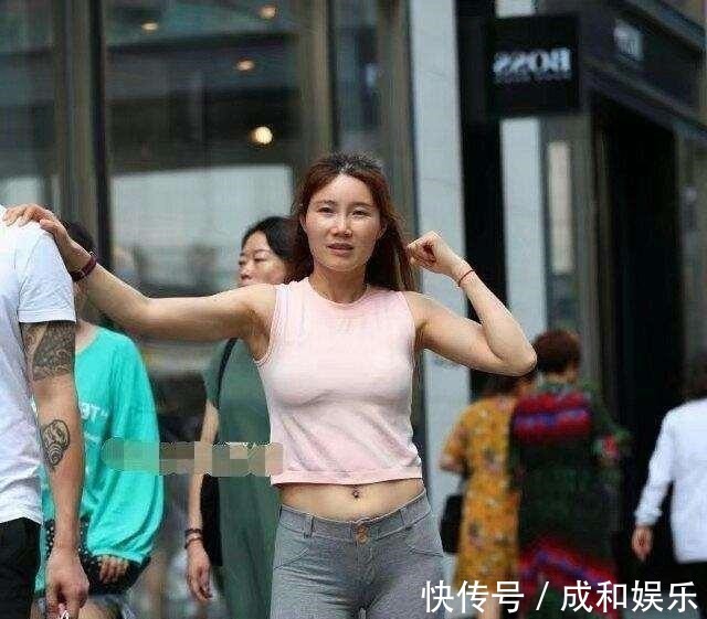 傲娇 舒适服帖的打底裤穿搭简约不失潮流感,展示傲娇的体态,都市韵味!