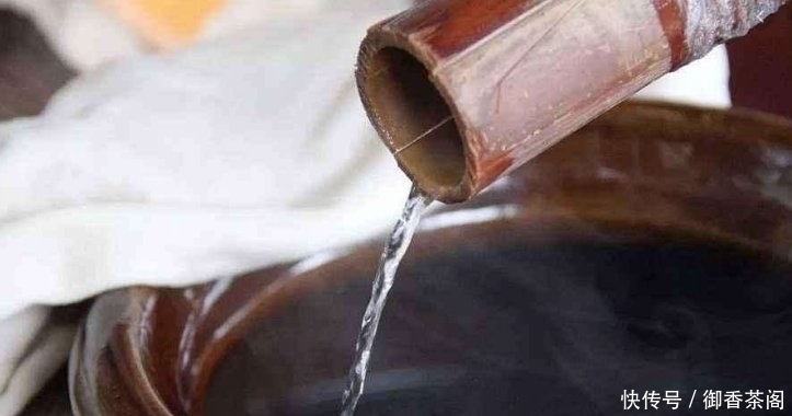 如果白酒瓶身有“这行字”,别拿来招待懂酒客人,免得闹笑话