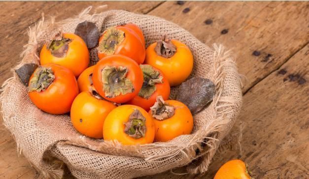 柿子|柿子吃起来虽甜,但对血糖影响不大,糖尿病患者吃了还有这些好处