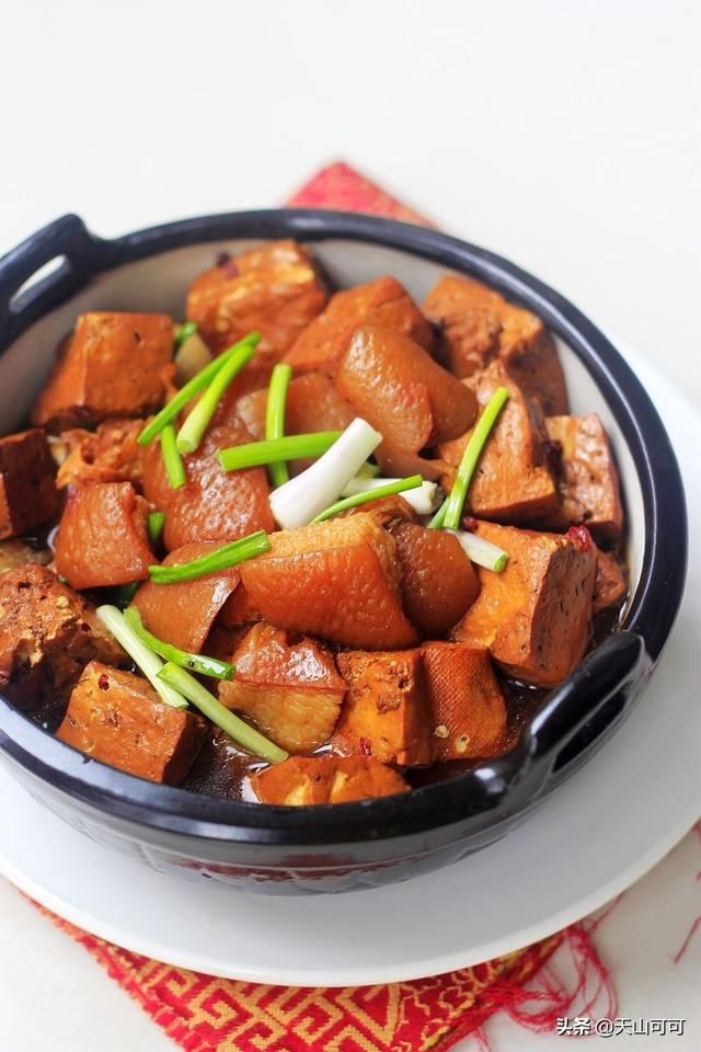  冬天，我家常吃的豆腐做法，满满胶原蛋白，解馋又暖和