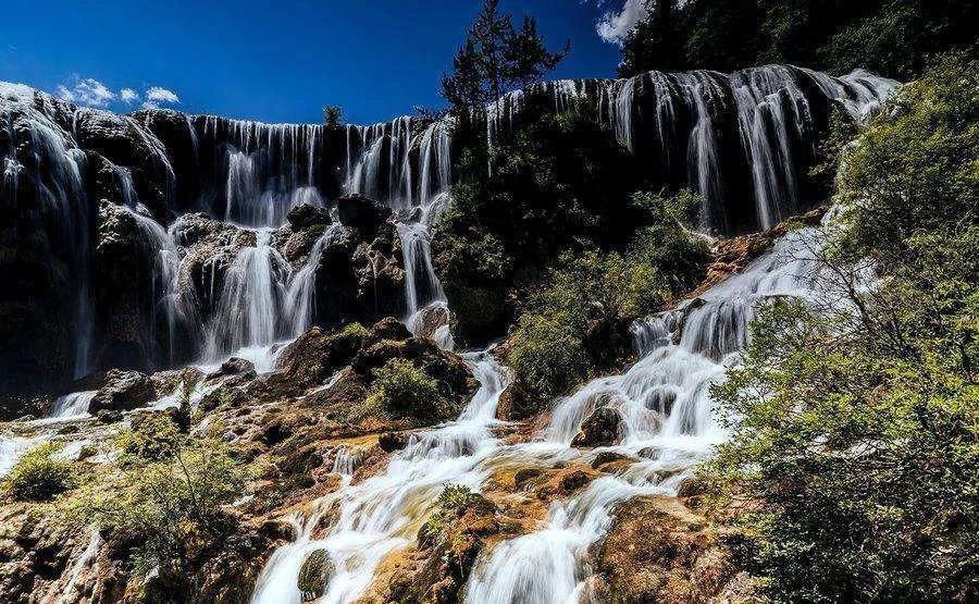 九寨|九寨沟下雪了，一场雪让九寨沟成了梦幻般的冰雪世界！