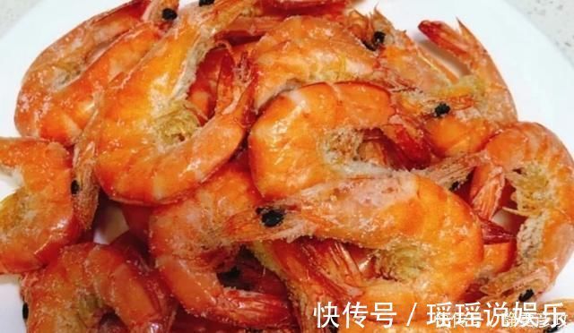 做盐焗虾时，不要直接加盐，多加一步，盐焗虾才能更美味