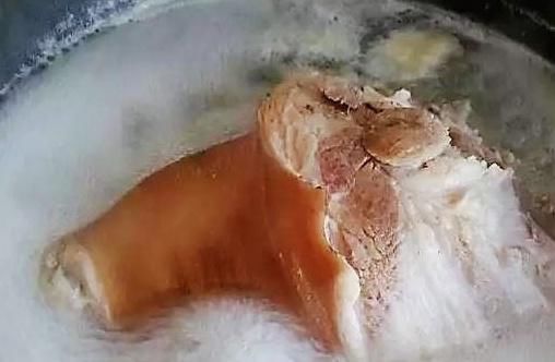卤汤|老厨师30年秘制酱肘子做法，软烂入味，酱香浓郁，赶快收藏起来！