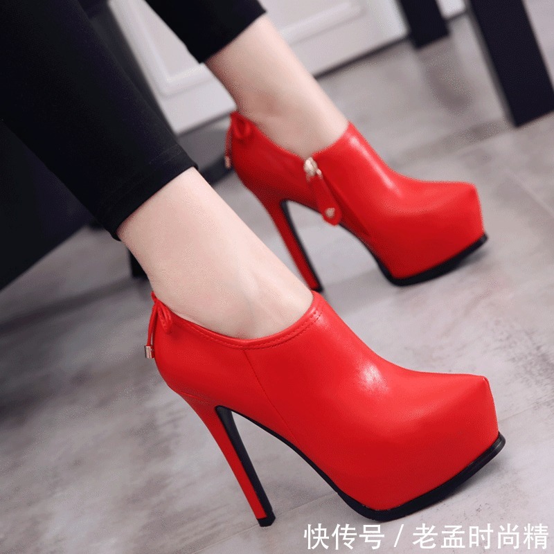 高跟鞋一定要选优质的,版型好的,才能美腻不累脚