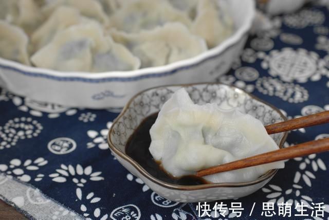 搅拌|面丁饺子姥姥最拿手，鸡蛋和面丁搅一搅拌馅儿太香了，美味