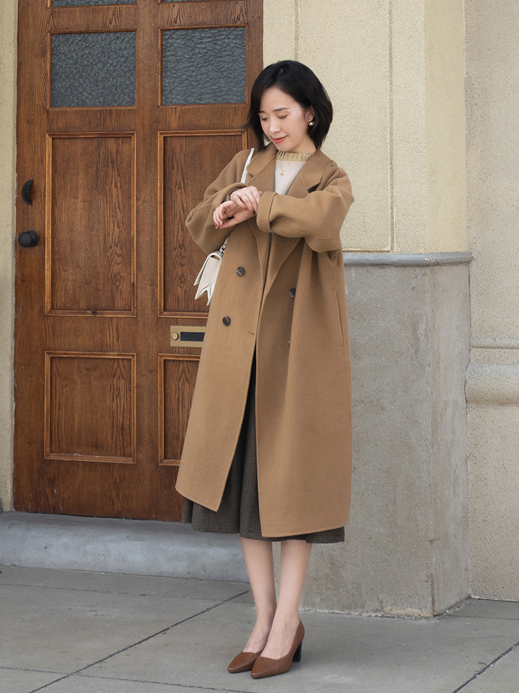 白色 长款大衣怎么穿保暖又洋气?看看这几种搭配方式,保暖又显气质