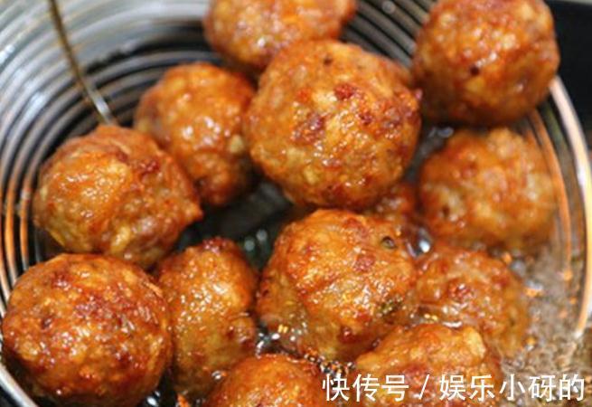 炸藕丸子，记住两个窍门，炸好后又香又酥，直接吃或者炖菜都不错