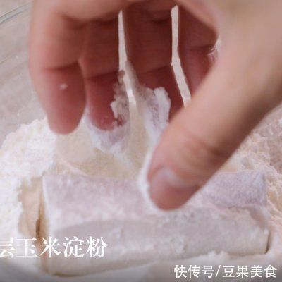 手把手教你超简单的奶茶黄金吃法！香酥诱人超过瘾的炸奶茶