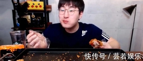 大胃王挑戰(zhàn)60個“雞腿”,咬一口后卻穿幫了,網(wǎng)友吃不起別裝!