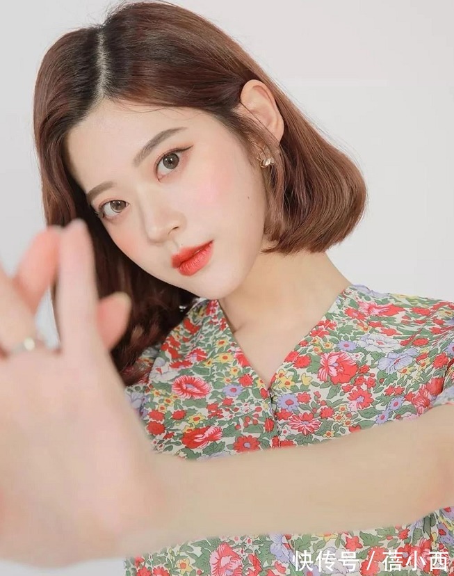 脸型|脸圆、脸大的女人,秋天换发型就换这4种短发,显脸小不止一圈