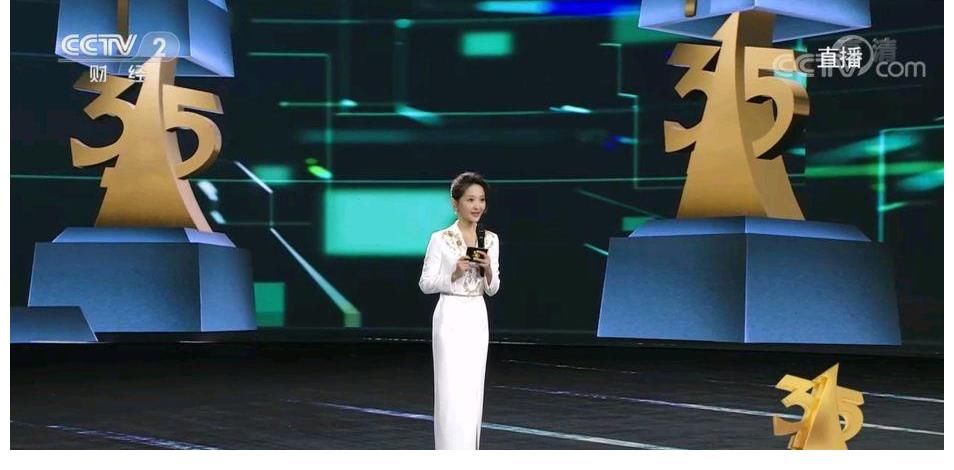 中國詩詞大會|龍洋再挑央視“大會”系列節(jié)目主持重任，與謝穎穎兩代“當(dāng)家花旦”同框比美