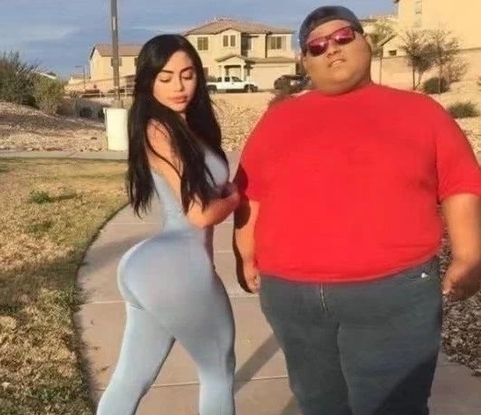 |幽默笑话:宿舍一哥们买了一碗饺子,味道弥漫了整个宿舍