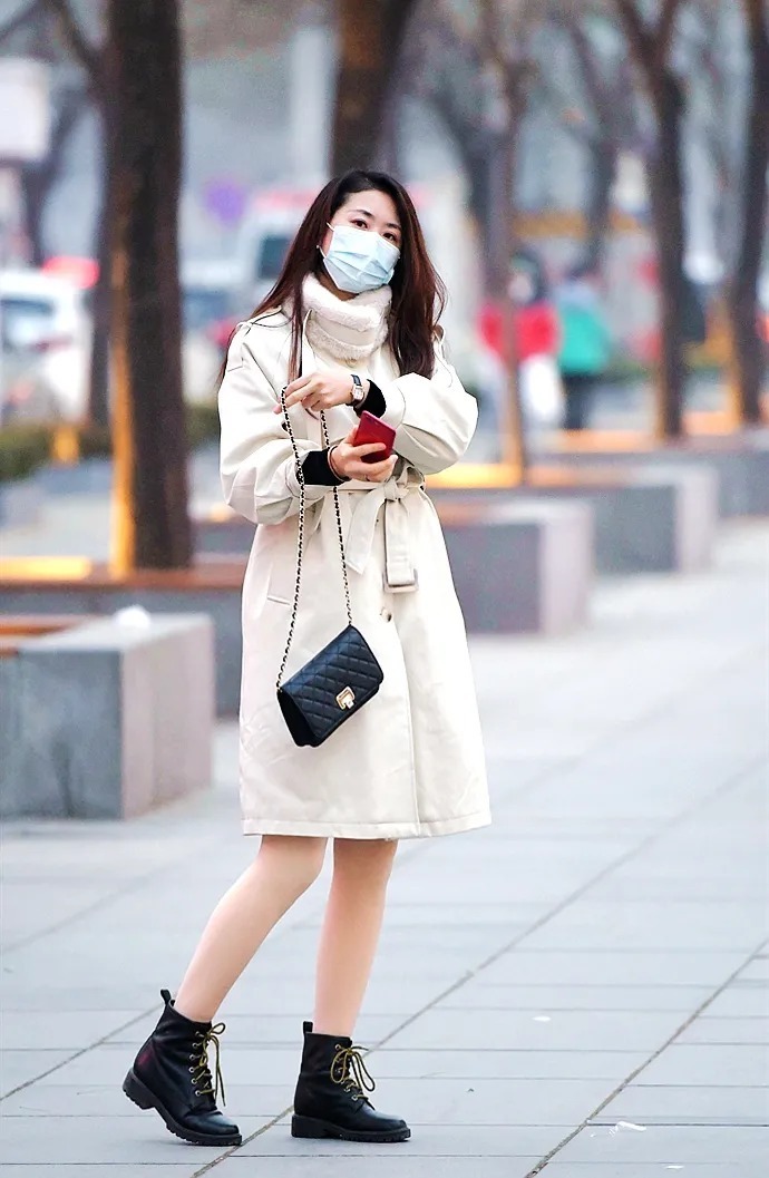 温暖|街拍:温暖又时尚的肉色丝袜美女