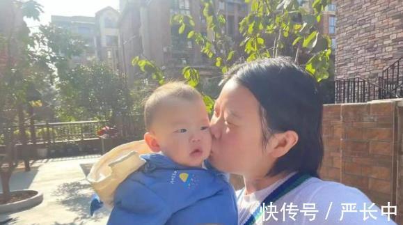 女单|王炸组合!国羽奥运冠军+世界冠军夫妇晒全家福,一家3口画面温馨