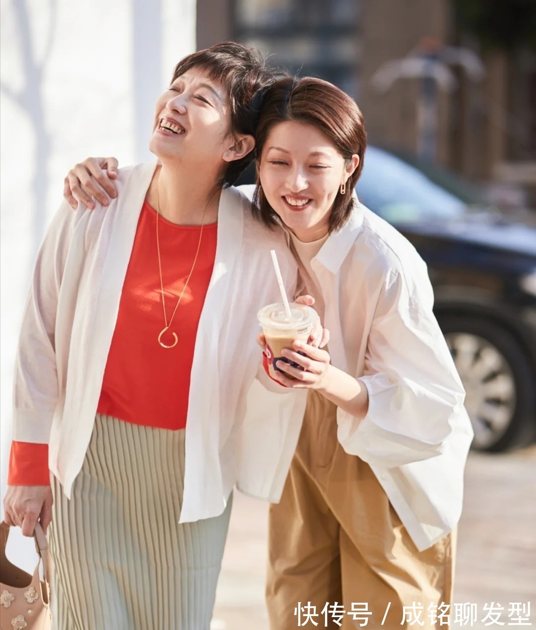 装嫩|这才是50岁妈妈该有的装扮,自然优雅不装嫩,满满都是高级感