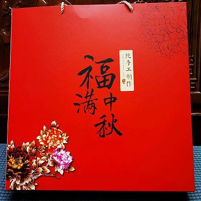 莲蓉月饼|#传统蛋黄莲蓉月饼#