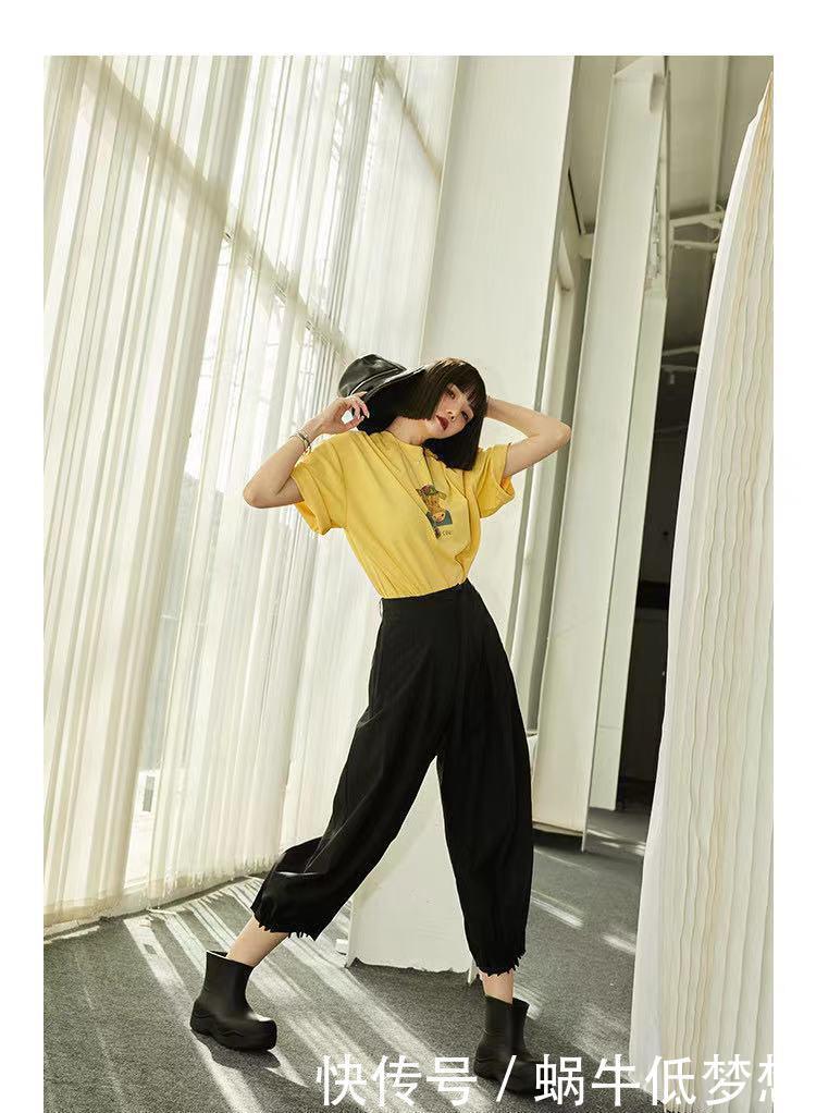 工装裤|又美又飒的“甜酷风”，学学Lisa这样穿，可盐可甜超有范