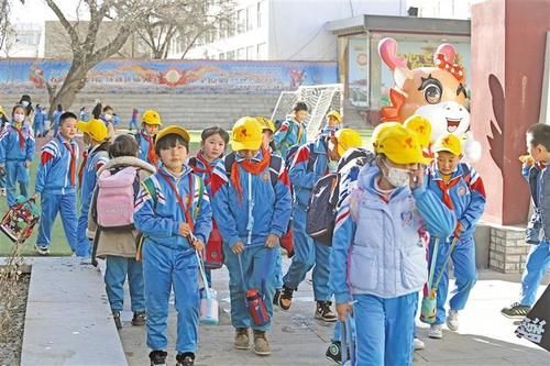 拉萨中小学迎来“开学第一课”