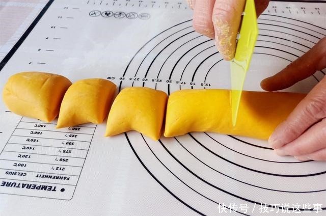 1块南瓜,1碗面粉,早餐学会这样做,我家一周吃三次都不烦!