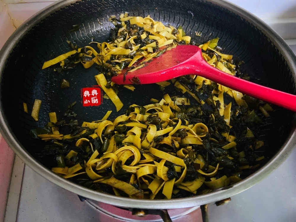 两种食材,简单搭配一下,超好吃的下饭菜就安排上了