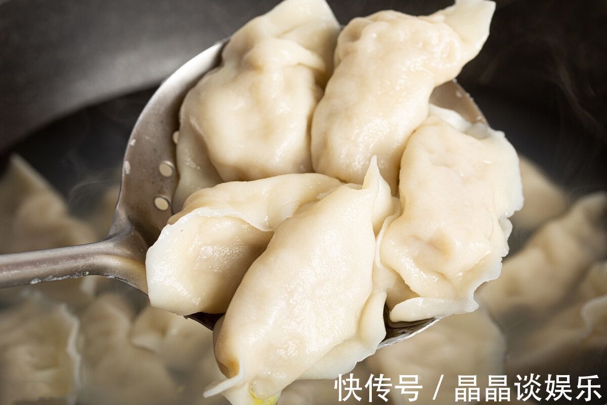 拌白菜肉馅时,最忌用盐杀白菜!学会饭店的做法,猪肉鲜香白菜嫩