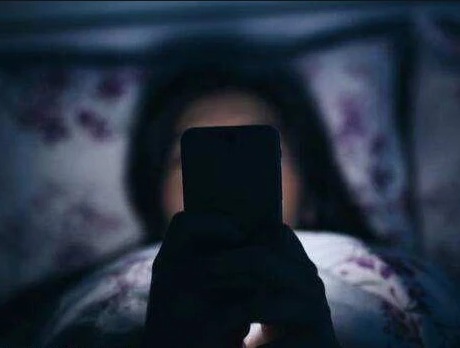 你知道为什么天气一热 肌肤就变黄 斑点明显了?脸上的问题越发明显严重吗?