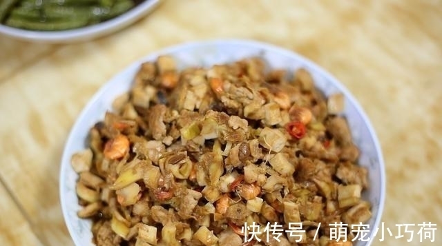 晚餐|四线城市的一家晚餐，一桌菜才花100多，网友：令人羡慕的物价