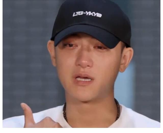 父亲|黄子韬崩溃大哭曝父亲临终前得脑血栓，镜头扫过宋亚轩：这是尊重