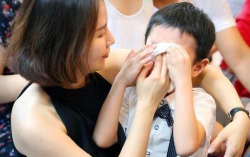 孩子|“破塑料值几个钱?”孙子弄坏亲戚一柜手办,看到账单后奶奶懵了