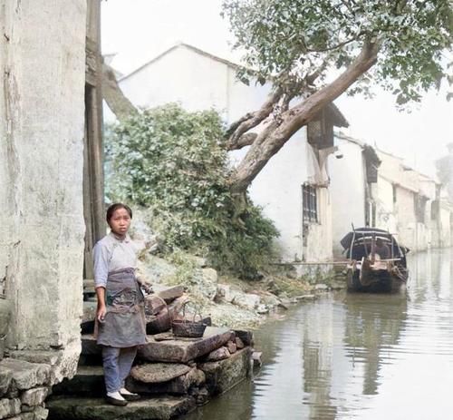 老照片：外国人镜头下30年代的苏州，运河边上的小家碧玉