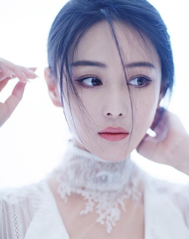 脸上有这4个“特征”的女生,一般颜值都高,中两个以上躲着笑吧