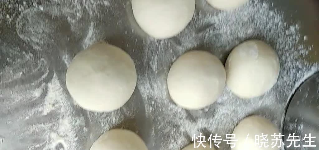 面点师傅教你做奶香无油烤饼,奶香浓郁暄软蓬松,大人小孩都喜欢