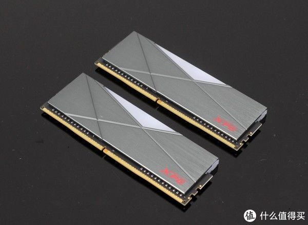 散热片|XPG龙耀D50 3600重装铠甲内存评测：玩灯玩超频它在行