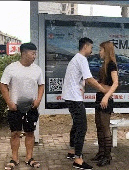 |搞笑GIF:大师兄二师兄还有心情在这喝酒,师傅都被妖怪抓走了