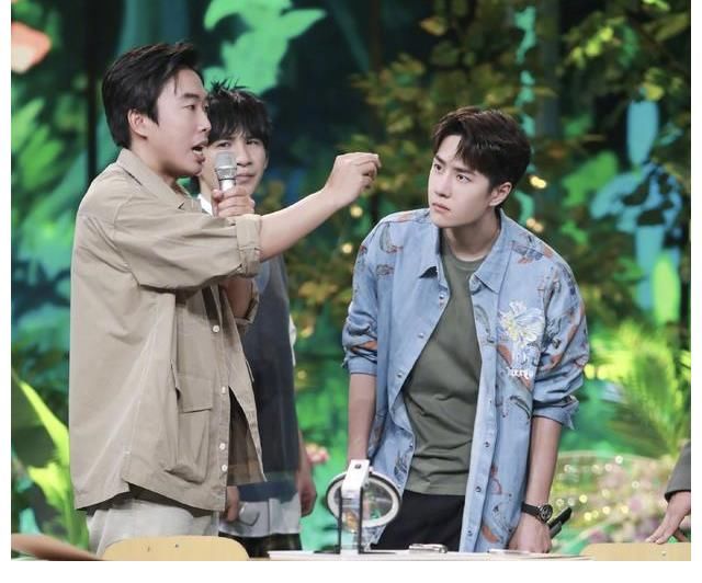 《快本》加入数字主持人,《天天向上》终于改档,观众道出心里话