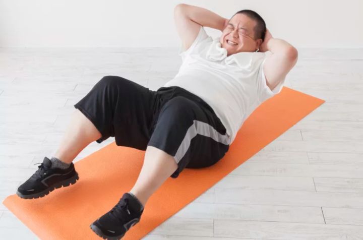 拉伤|仰卧起坐对腰椎间盘突出有恢复作用么?