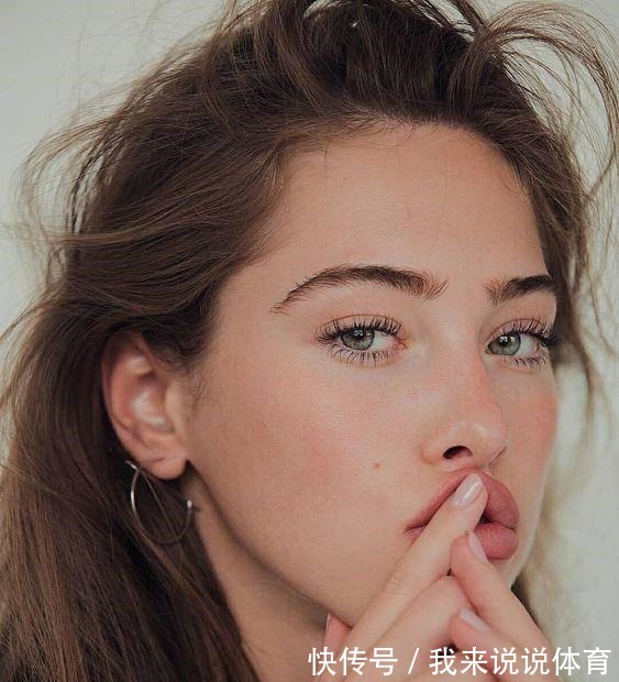 润唇膏|总有一些很微小的细节,比外形更能决定我们的气质!