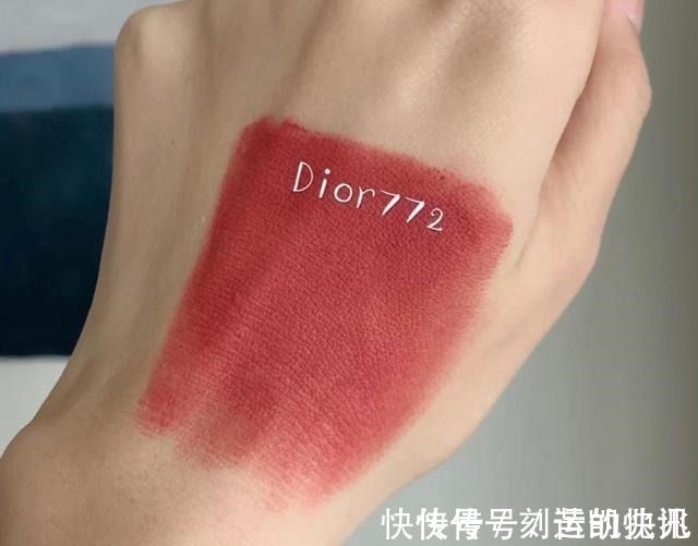 奶茶 今年偏“奶系”口红太火,大牌中就属这四只,显白又百搭!