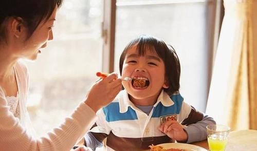 孩子们|为了孩子能长高，父母在饮食方面下足功夫，但这些误区经常有！