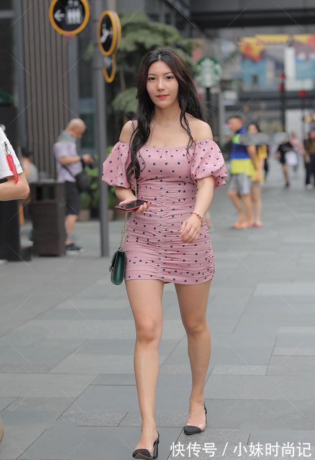 泡泡袖 粉色爱心褶皱连衣裙穿搭,时尚惊艳,性感与可爱的完美结合