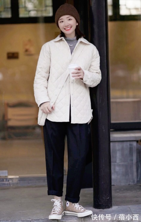 搭配|阔腿裤已烂大街了,现在流行“烟管裤”,这样穿搭腿粗胯宽都有救