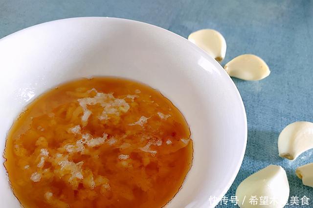 松散|吃腻了豆角焖面,不妨换种吃饭,蒸一锅芹菜焖面,松散筋道超好吃