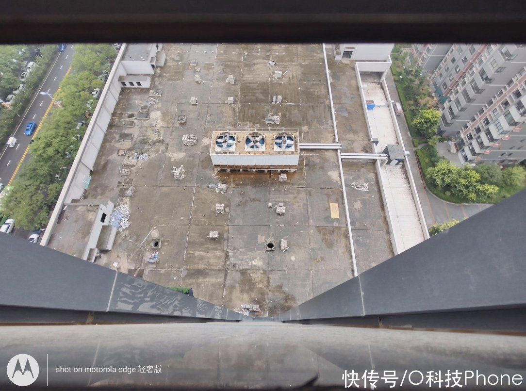 轻奢版|摩托罗拉 edge轻奢版体验！开始走主流路线，拍照和设计成提升重点