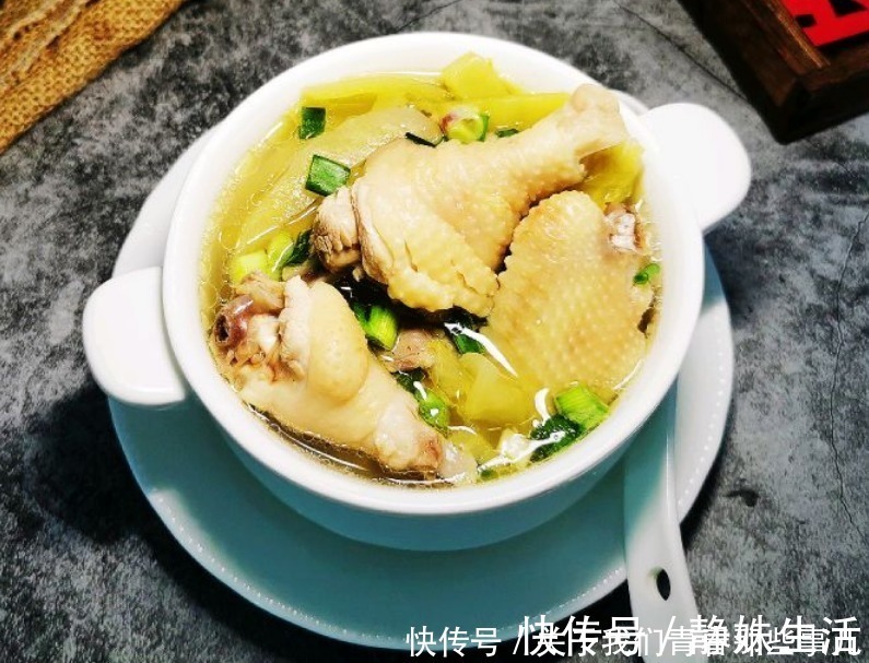 血水|炖鸡汤，别用冷水焯水，教你3个技巧，肉嫩滑汤鲜香，不腥也不柴