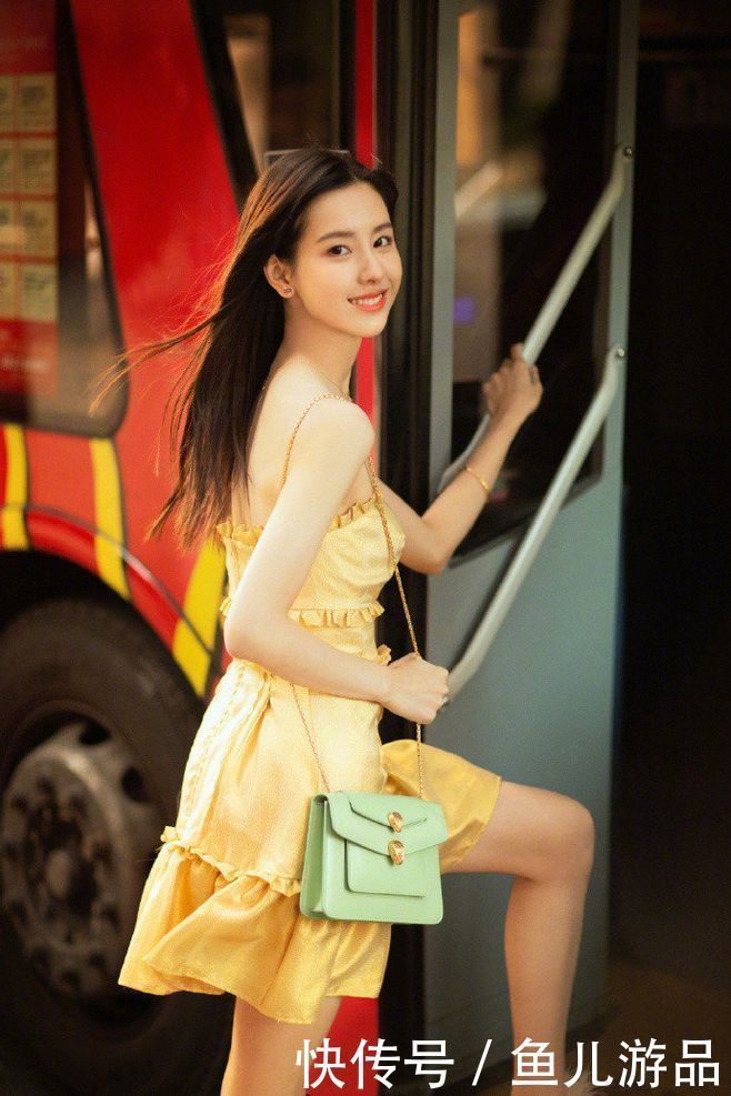 女孩|街拍时尚组图:自然美,才是真的美,这样的女孩更迷人