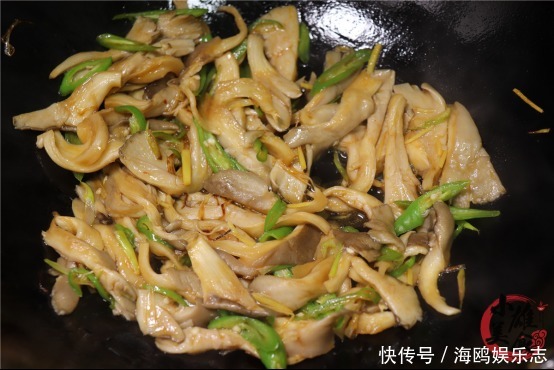 入味|炒蘑菇时,直接下锅炒就“毁”了,多加这一步,蘑菇鲜嫩更入味